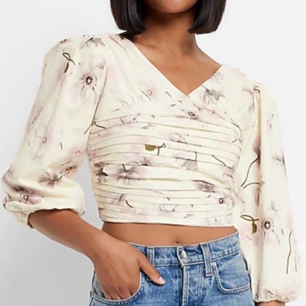 EXPRESS Women's Poppies Print Ruched Crop Top blouse with puff sleeves NWT